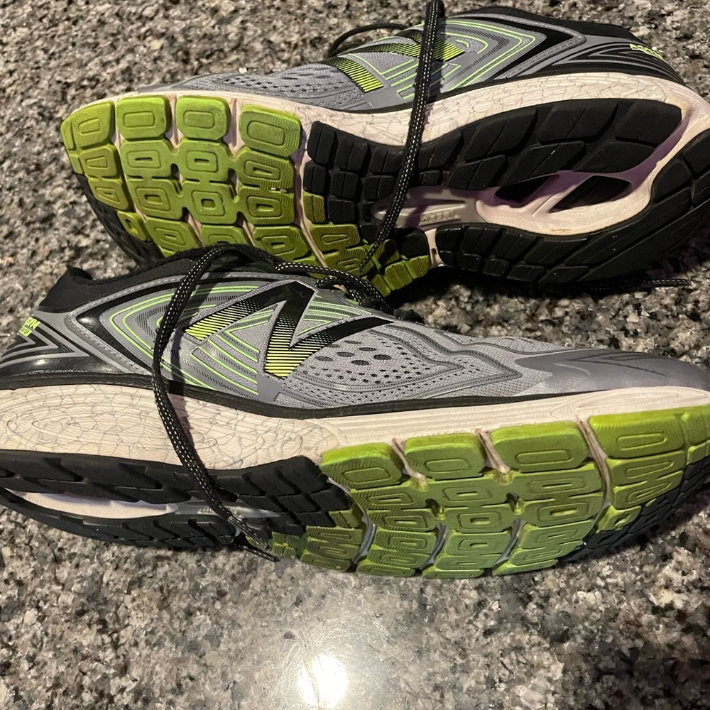 New Balance shoes - Picture 2 of 2